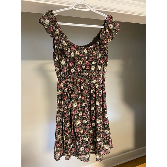 Frilly Floral Mini Dress - Picture 3 of 7